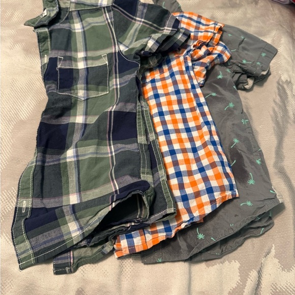 Bundle!! Kids (3) Plaid/ Checkered Short Sleeve Button Downs. Size 4-5 - Picture 2 of 10